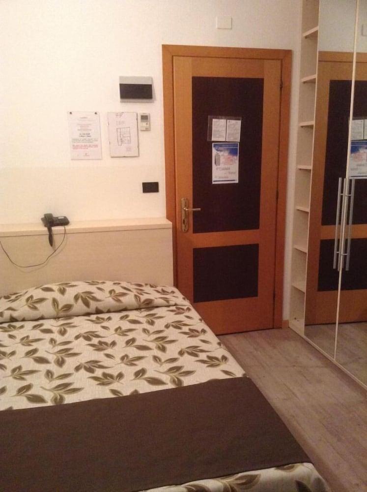 Hotel Holiday- Alla Finestrella Bologna Esterno foto
