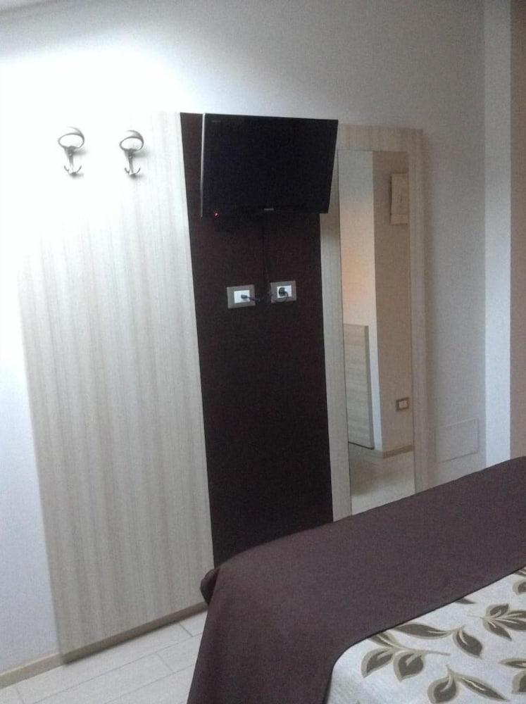 Hotel Holiday- Alla Finestrella Bologna Esterno foto