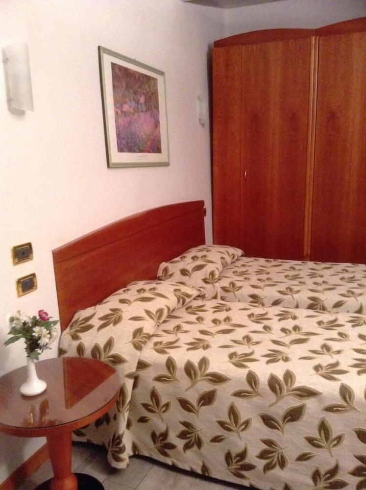 Hotel Holiday- Alla Finestrella Bologna Esterno foto