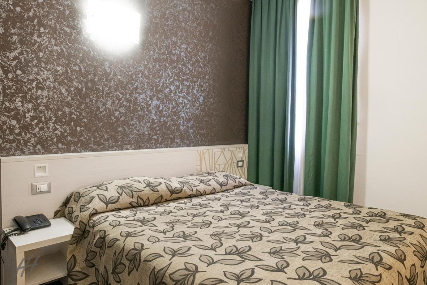 Hotel Holiday- Alla Finestrella Bologna Esterno foto