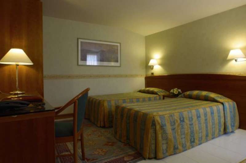 Hotel Holiday- Alla Finestrella Bologna Esterno foto