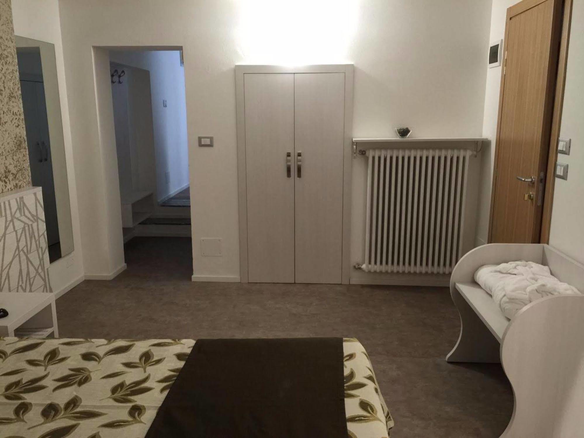 Hotel Holiday- Alla Finestrella Bologna Esterno foto